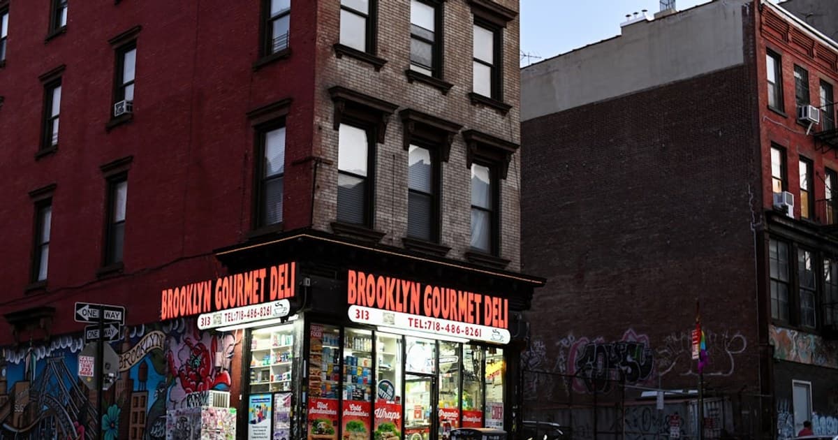 Bedford Ave & S 2nd St